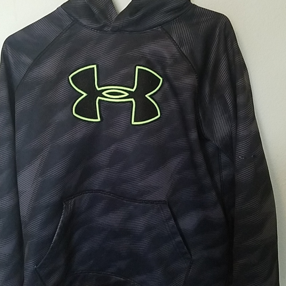 Boys under Armour sweatshirt